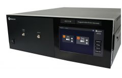 De Noisecom UFX7000B RF meting voorkant